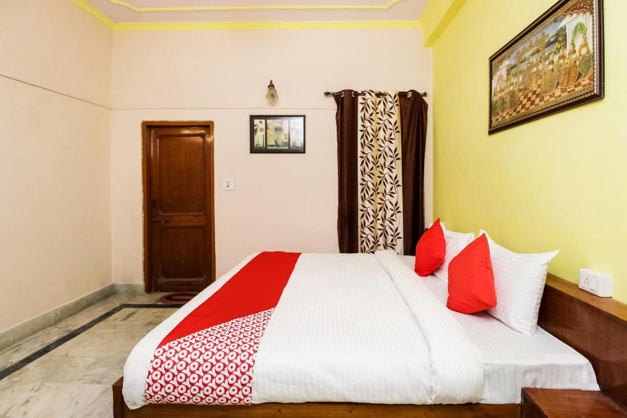 Oyo Hotel Apoorva Deluxe Jaipur Bagian luar foto
