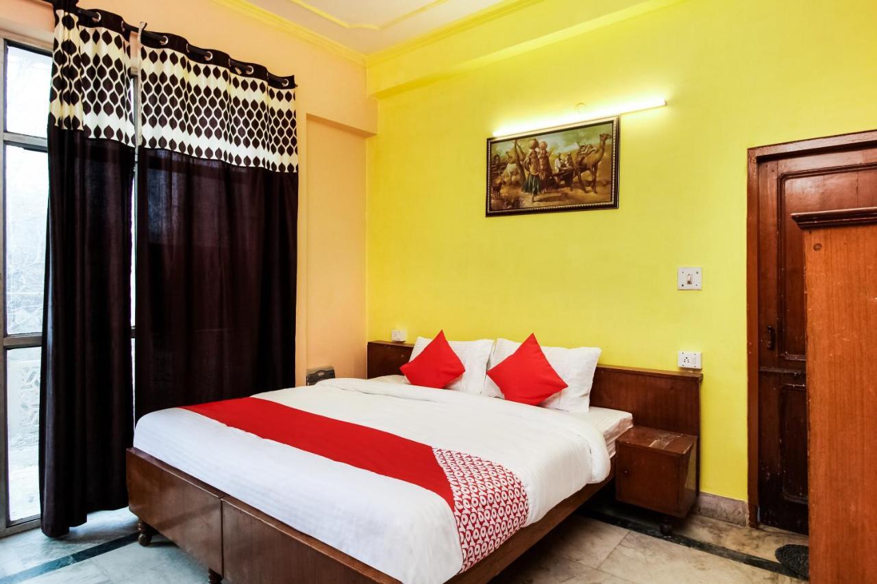 Oyo Hotel Apoorva Deluxe Jaipur Bagian luar foto