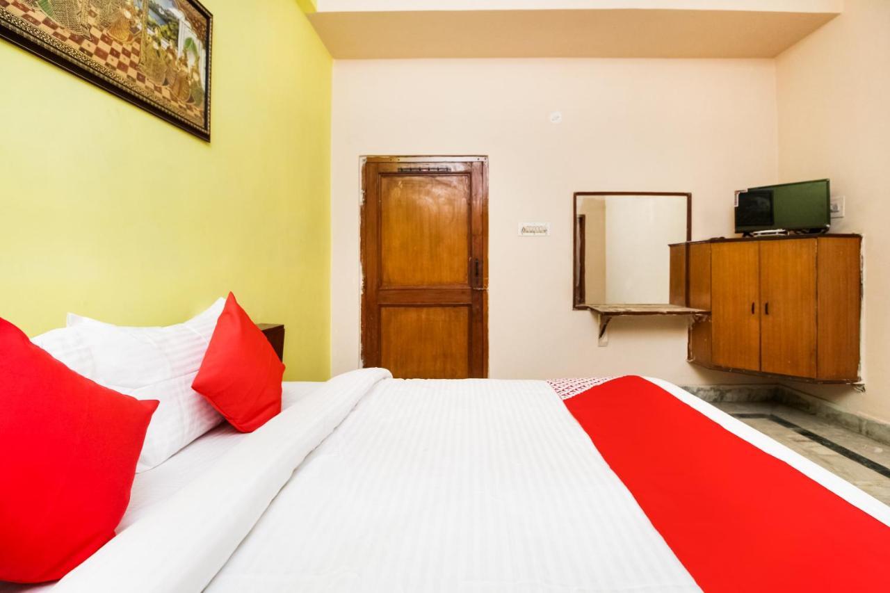 Oyo Hotel Apoorva Deluxe Jaipur Bagian luar foto