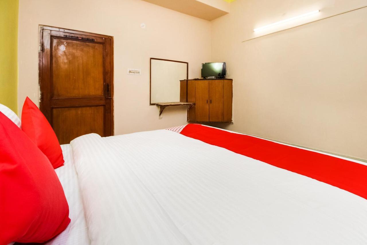 Oyo Hotel Apoorva Deluxe Jaipur Bagian luar foto
