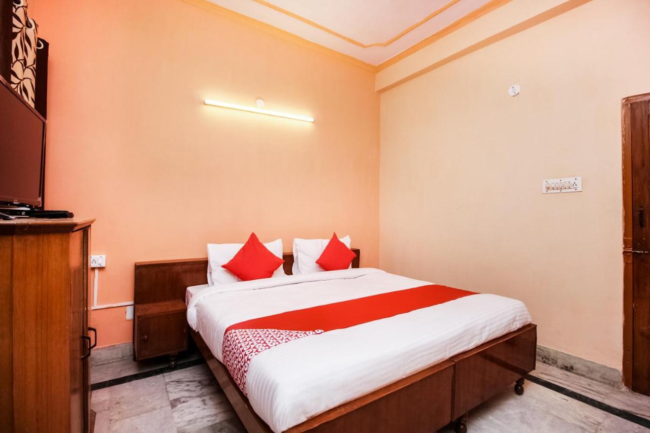 Oyo Hotel Apoorva Deluxe Jaipur Bagian luar foto
